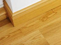 Montaż listew przypodłogowych i drzwi